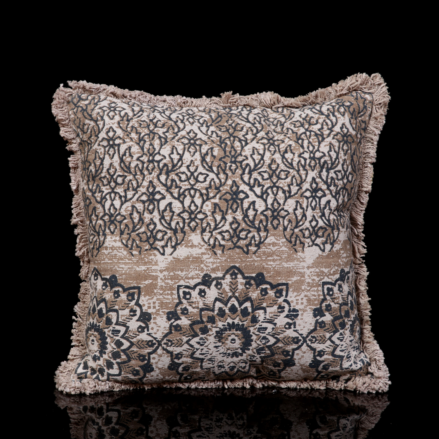  TEXTURED PRINTED PILLOW HAVING FRINGES